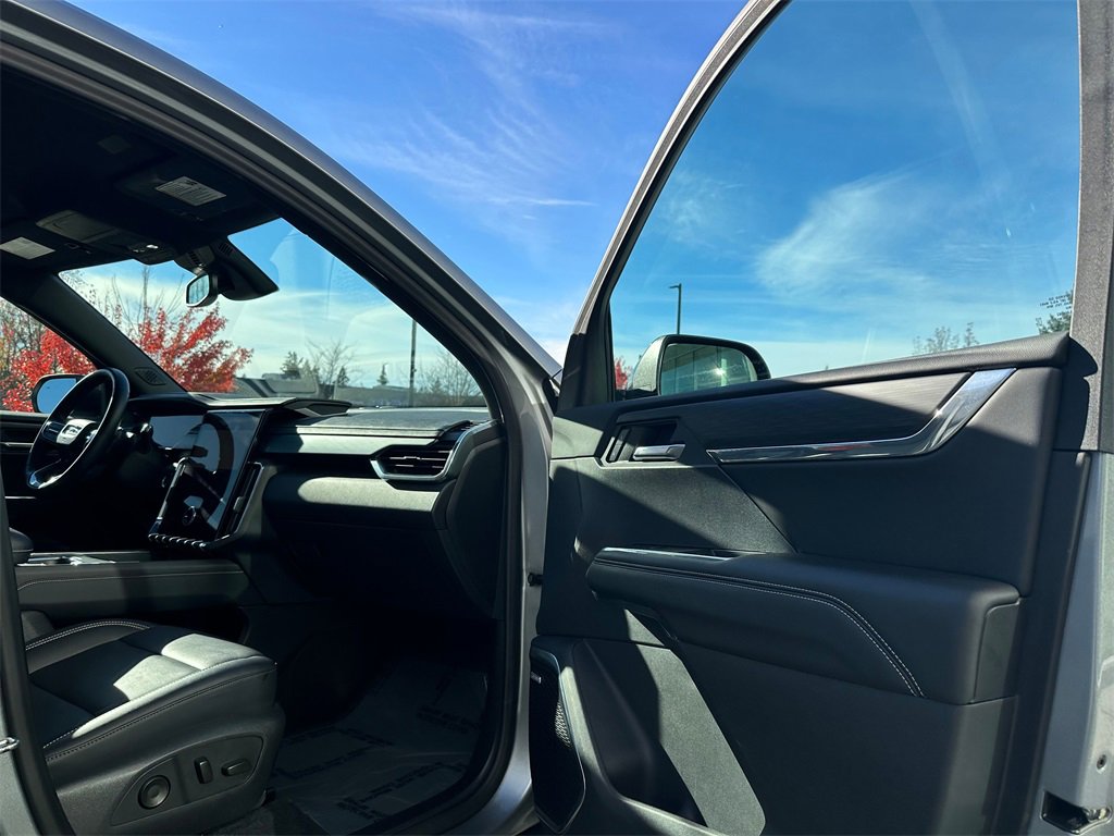 Used 2024 GMC Acadia Elevation image 11