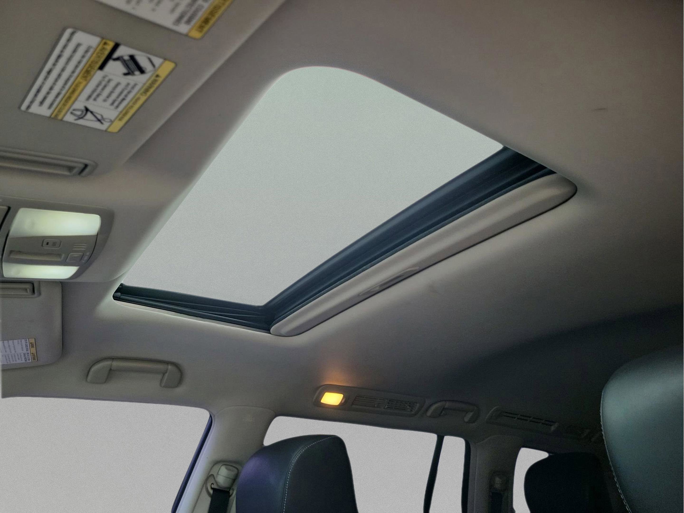 Used 2015 INFINITI QX80 4WD w/ Deluxe Technology Package image 29