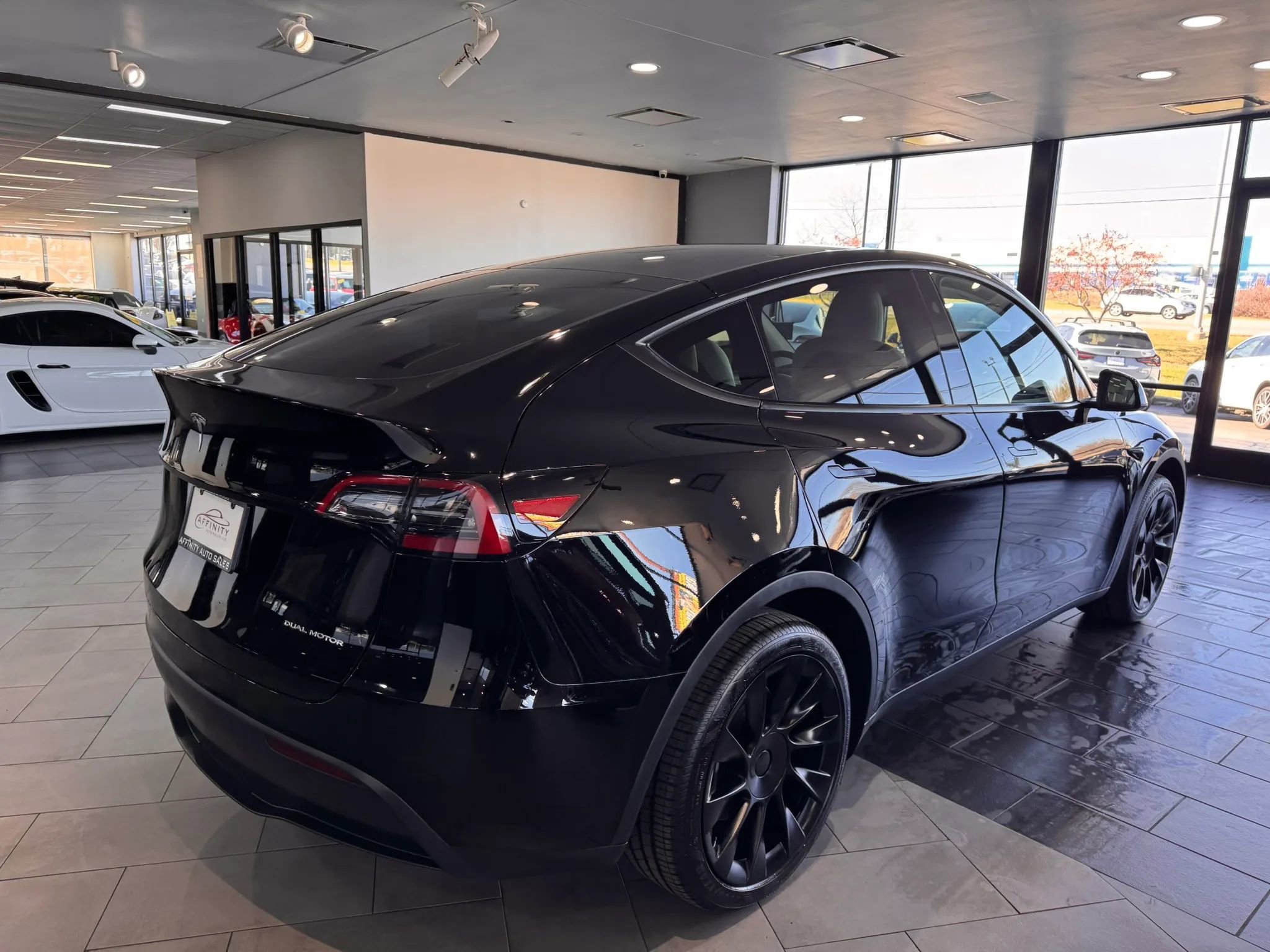 Used 2023 Tesla Model Y Long Range AWD/4WD image 5