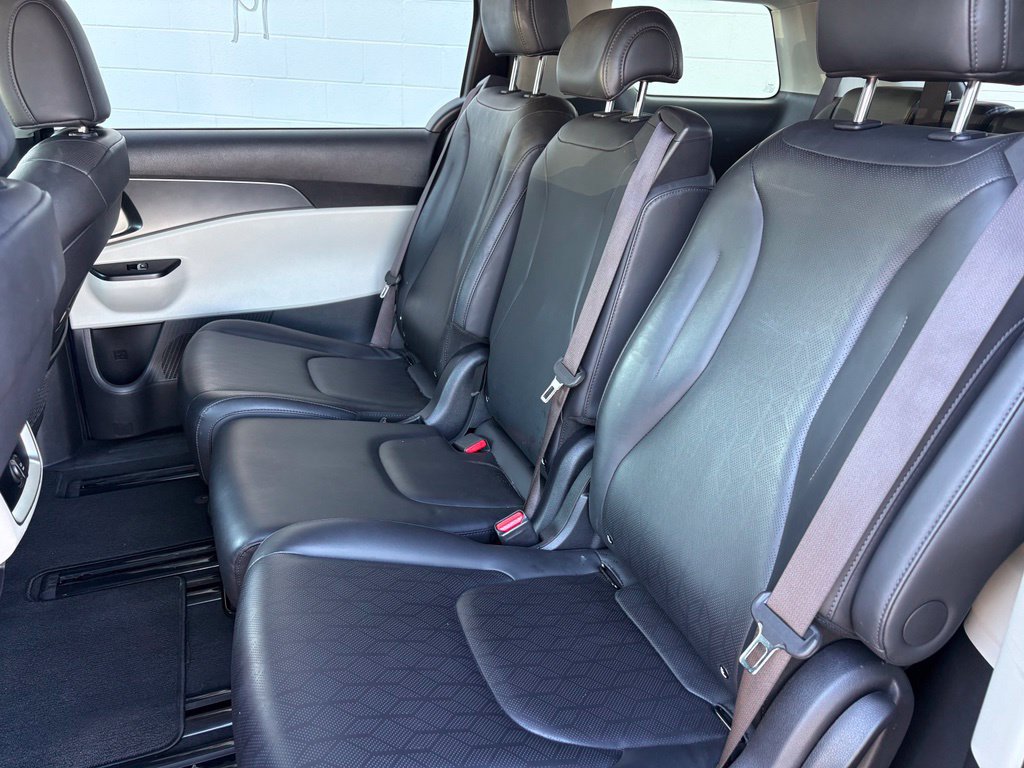 Used 2023 Kia Carnival LX FWD image 13