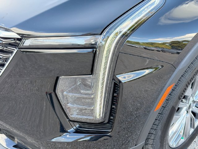 Used 2024 Cadillac XT4 Premium Luxury FWD image 9