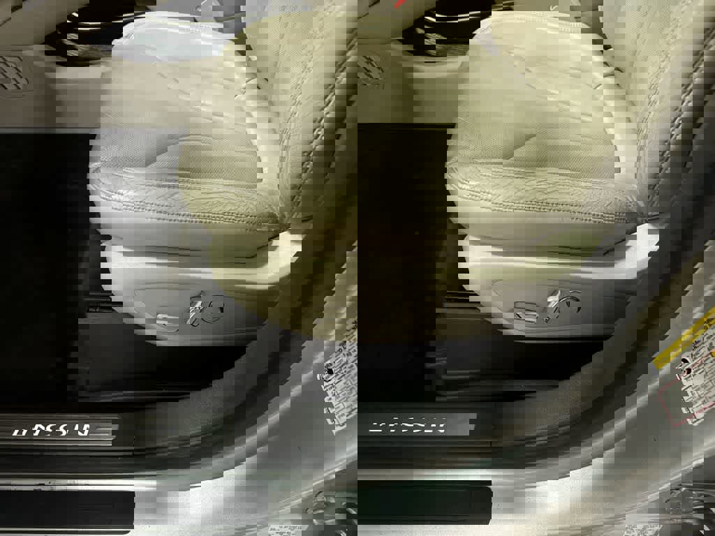 Used 2016 Lincoln MKX Reserve image 24