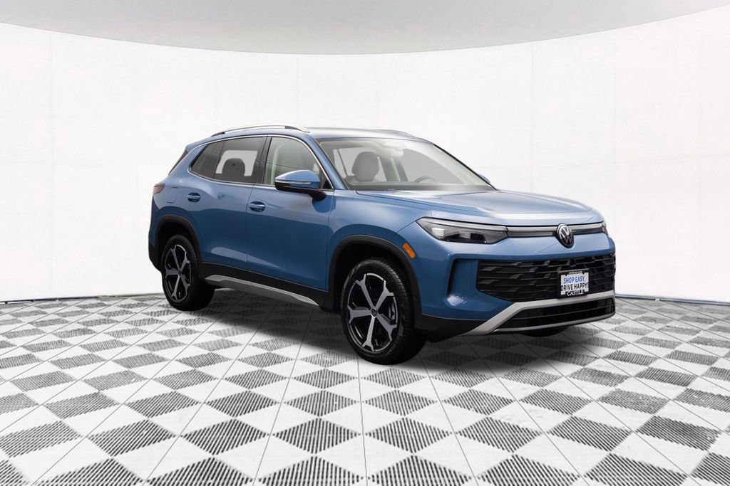 Used 2025 Volkswagen Tiguan SE image 11