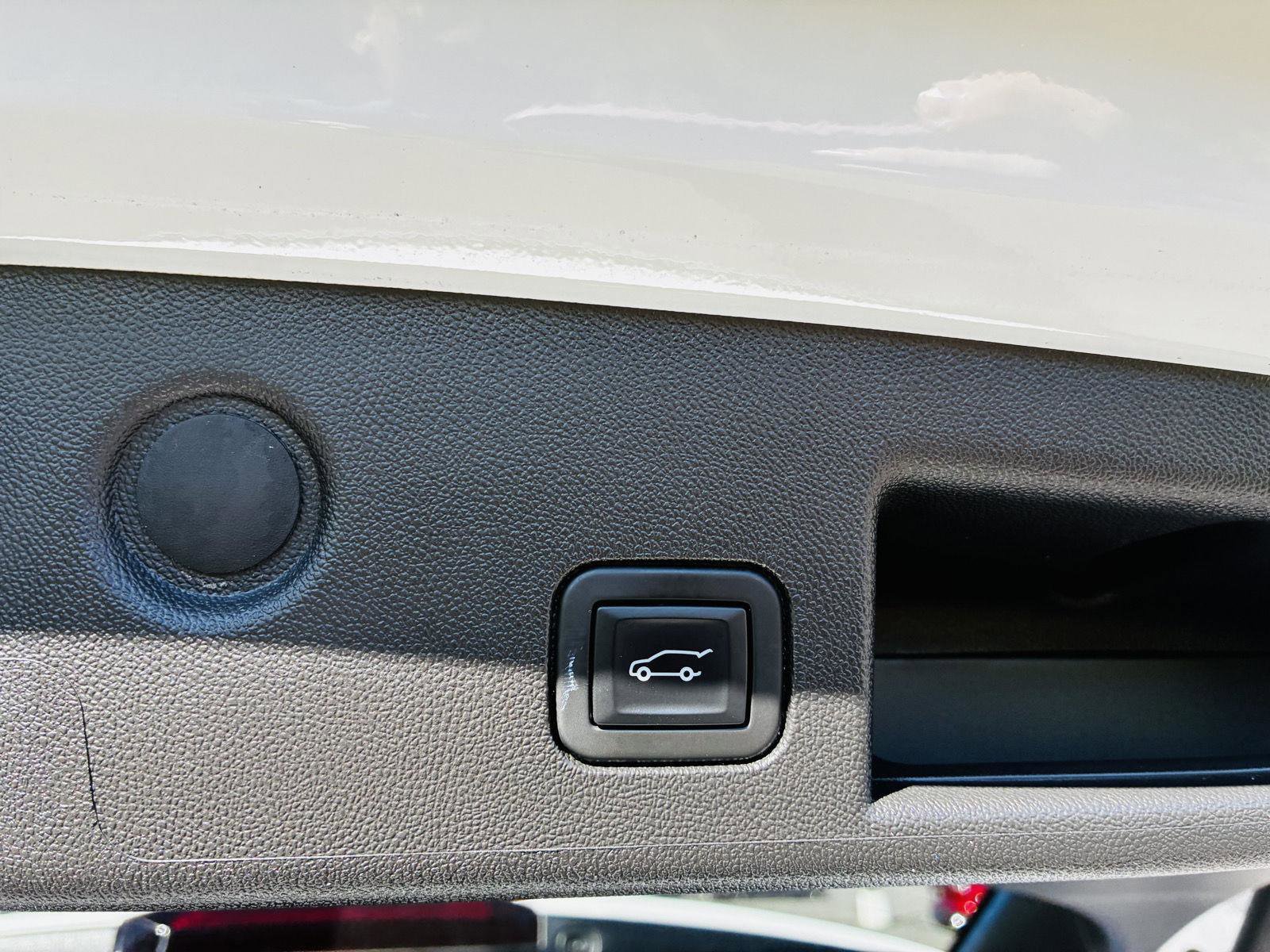 Used 2022 Chevrolet Equinox RS w/ RS Leather Package image 40