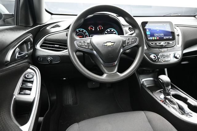 Used 2025 Chevrolet Malibu LT FWD image 12