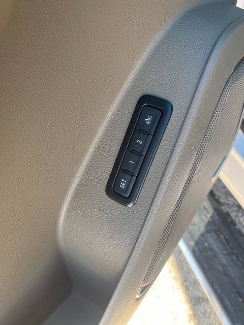 Used 2018 Chevrolet Tahoe Premier image 17