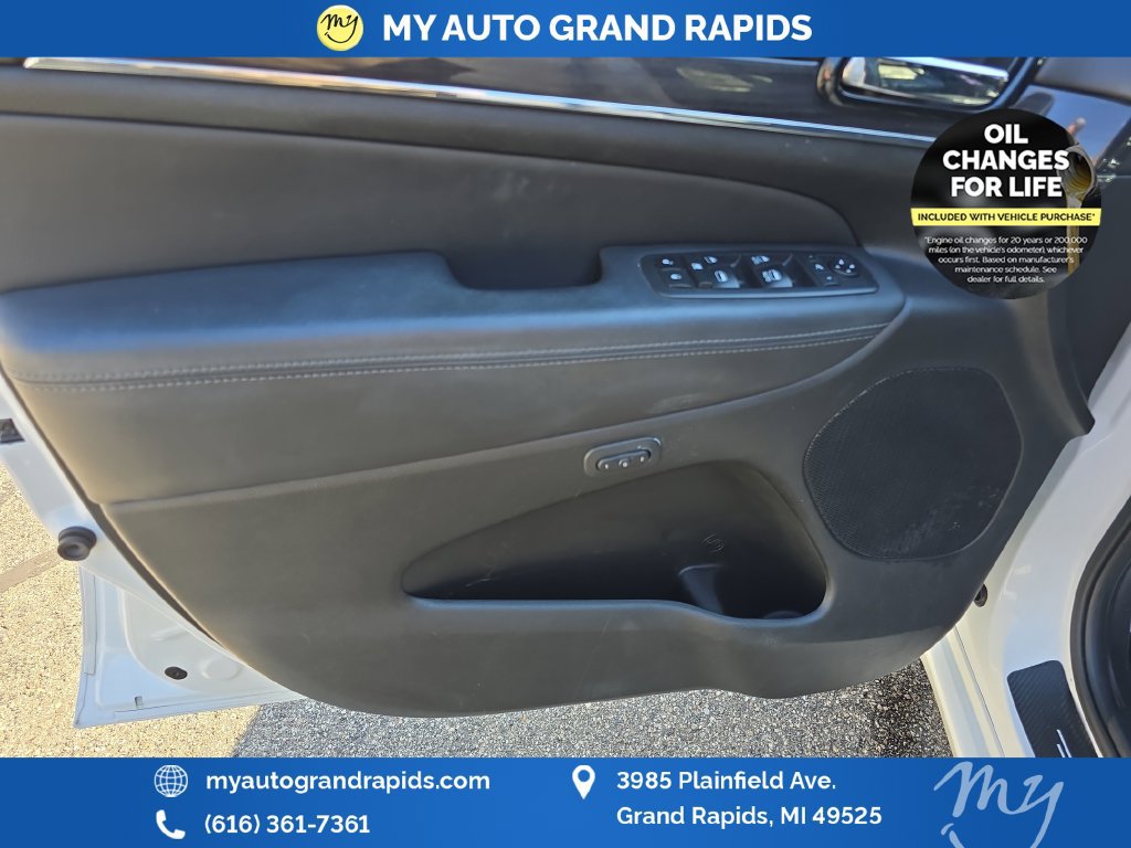 Used 2020 Jeep Grand Cherokee Overland AWD/4WD image 10