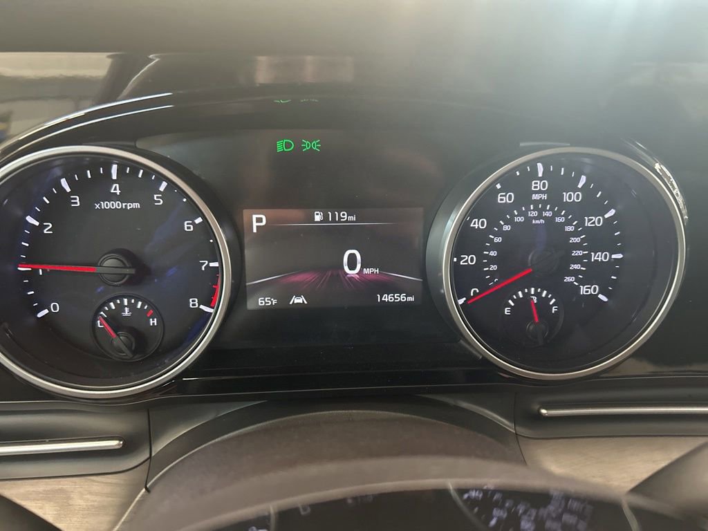 Used 2024 Kia Carnival EX FWD image 9