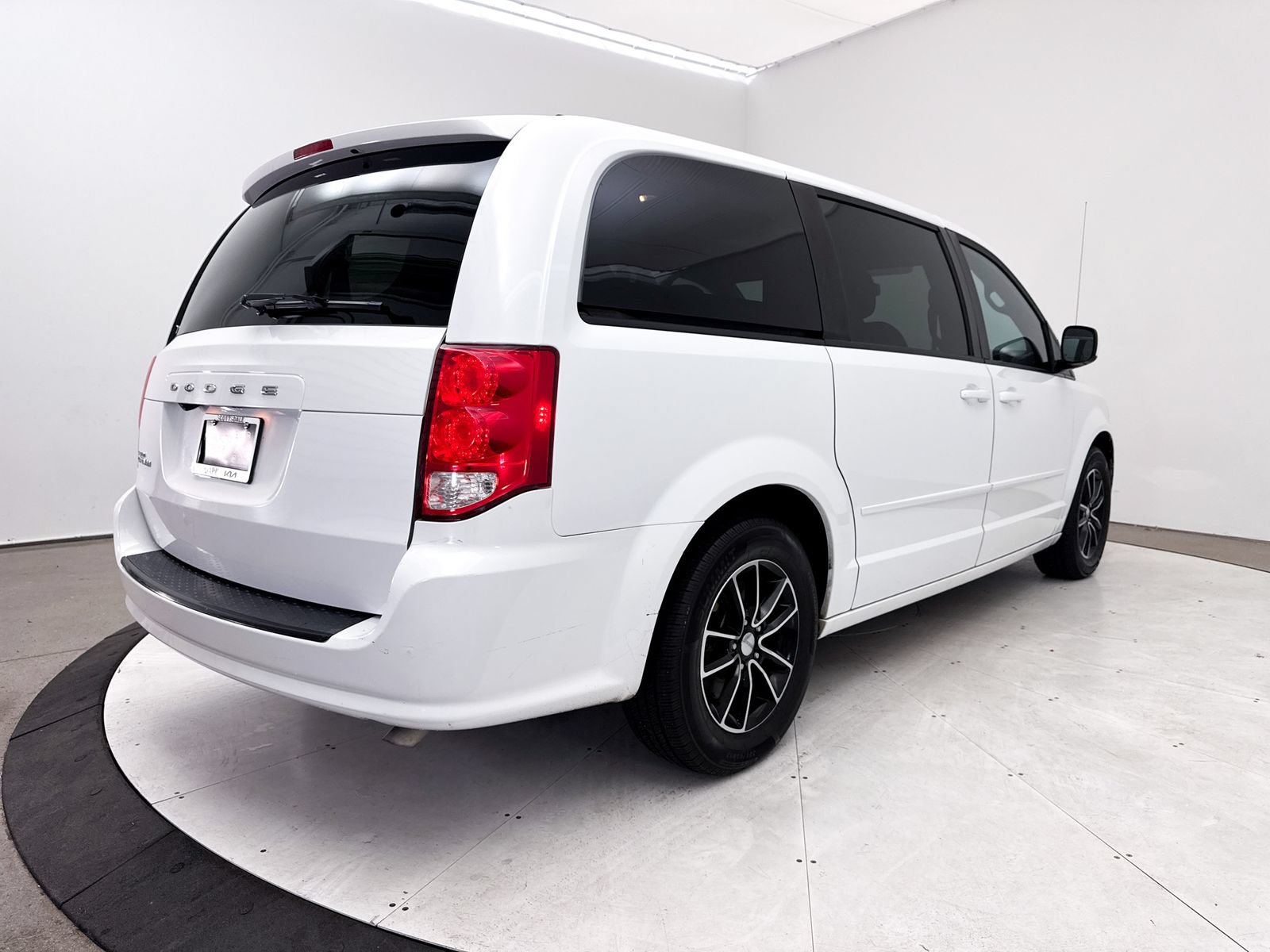 Used 2017 Dodge Grand Caravan SE FWD image 13