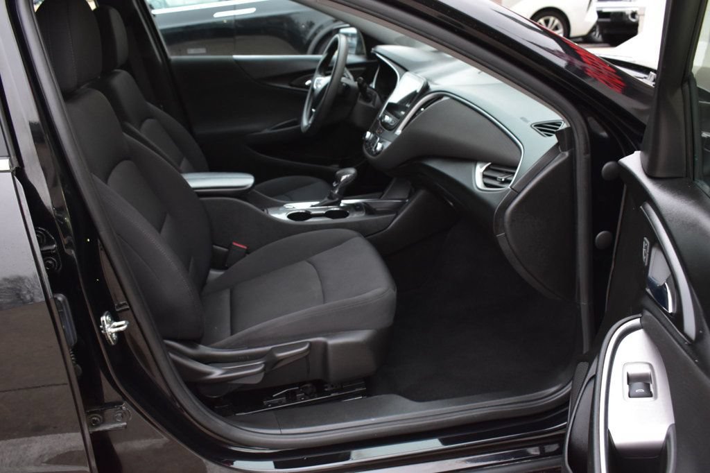Used 2022 Chevrolet Malibu LT FWD image 17