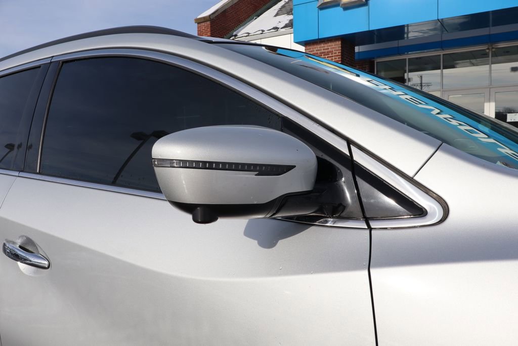 Used 2017 Nissan Murano SV w/ Premium Plus Package image 2