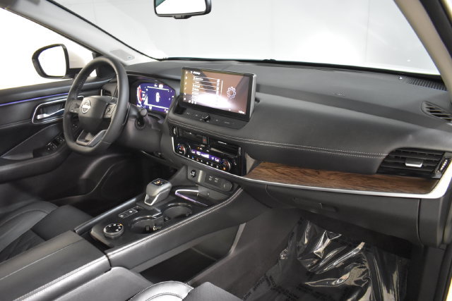 Certified 2026 Nissan Rogue Platinum w/ Platinum Premium Package AWD/4WD image 38