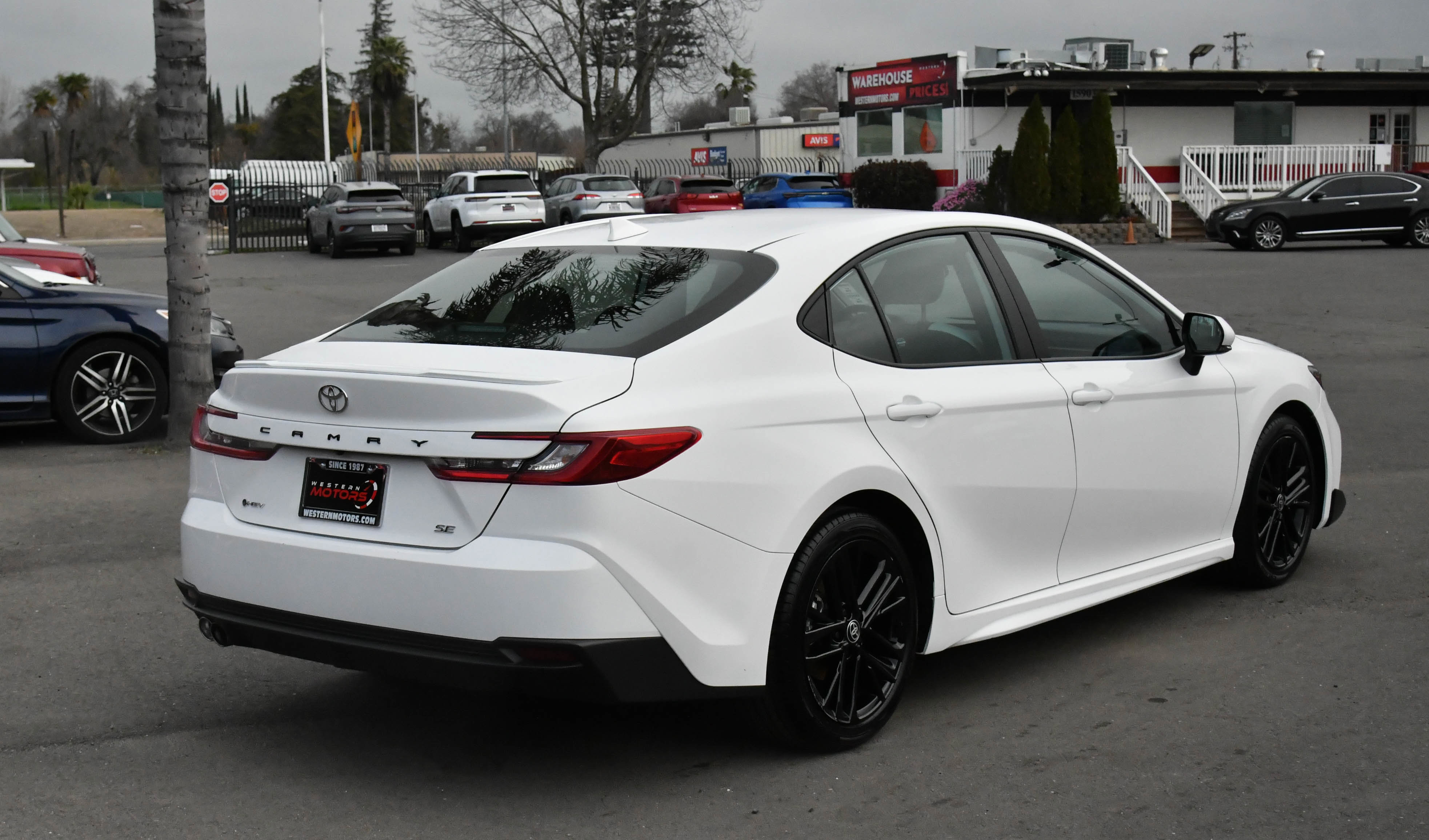 Used 2025 Toyota Camry SE image 8
