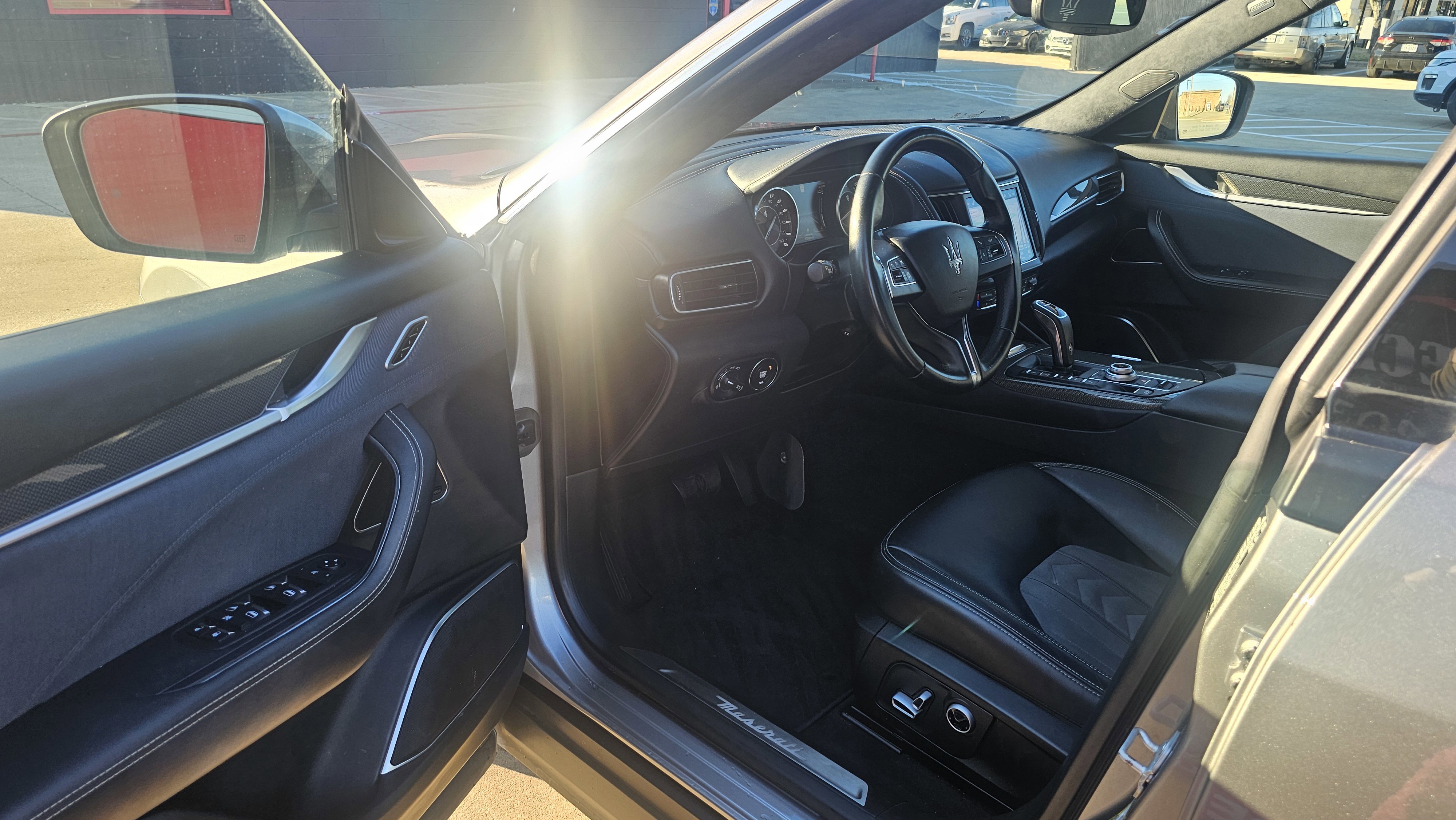 Used 2021 Maserati Levante GranLusso image 25