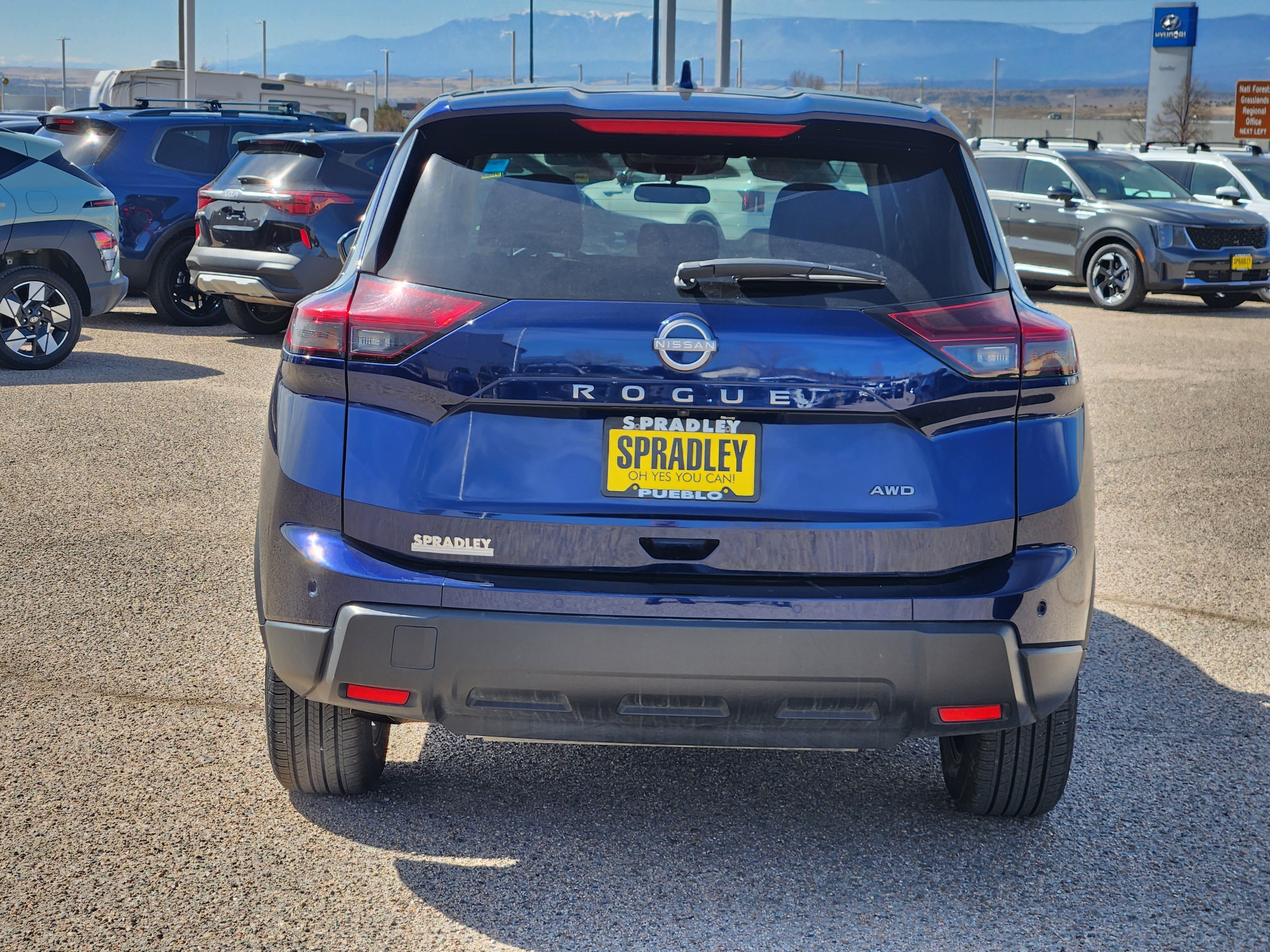 Used 2025 Nissan Rogue SV AWD/4WD image 4