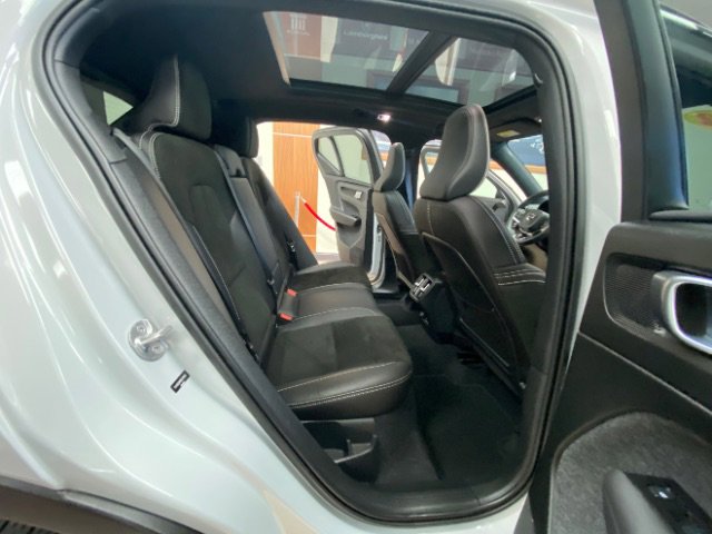 Used 2022 Volvo XC40 T5 R-Design AWD/4WD image 11