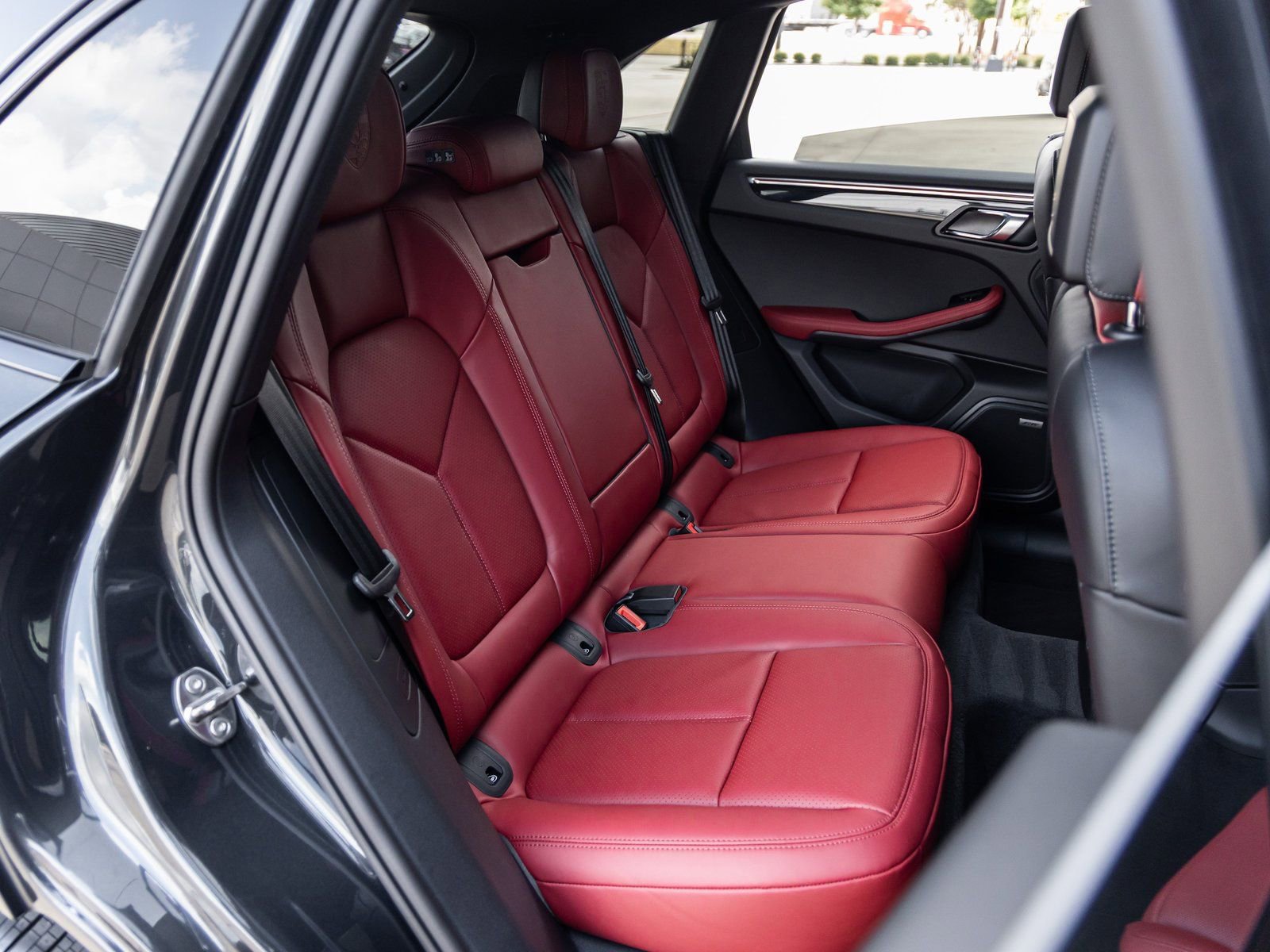 Certified 2026 Porsche Macan AWD/4WD image 42