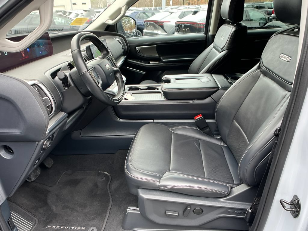 Used 2025 Ford Expedition Platinum AWD/4WD image 9
