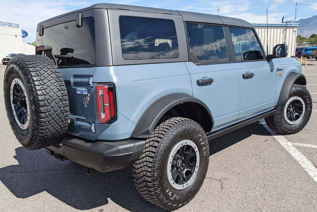 Used 2023 Ford Bronco Badlands AWD/4WD image 3