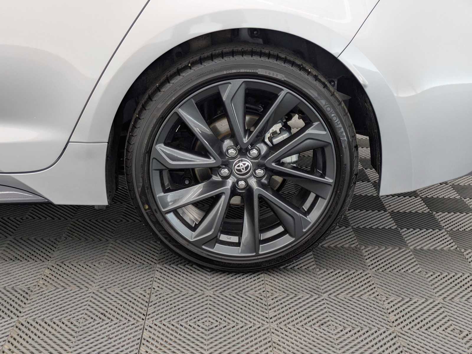 Used 2025 Toyota Corolla SE w/ Convenience Package FWD image 14