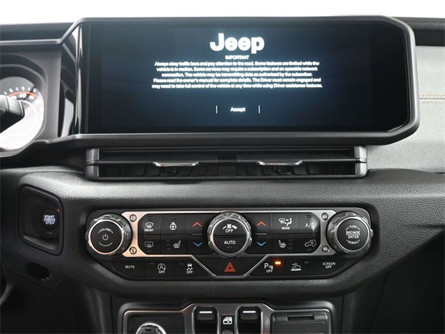 New 2024 Jeep Gladiator Sport image 17