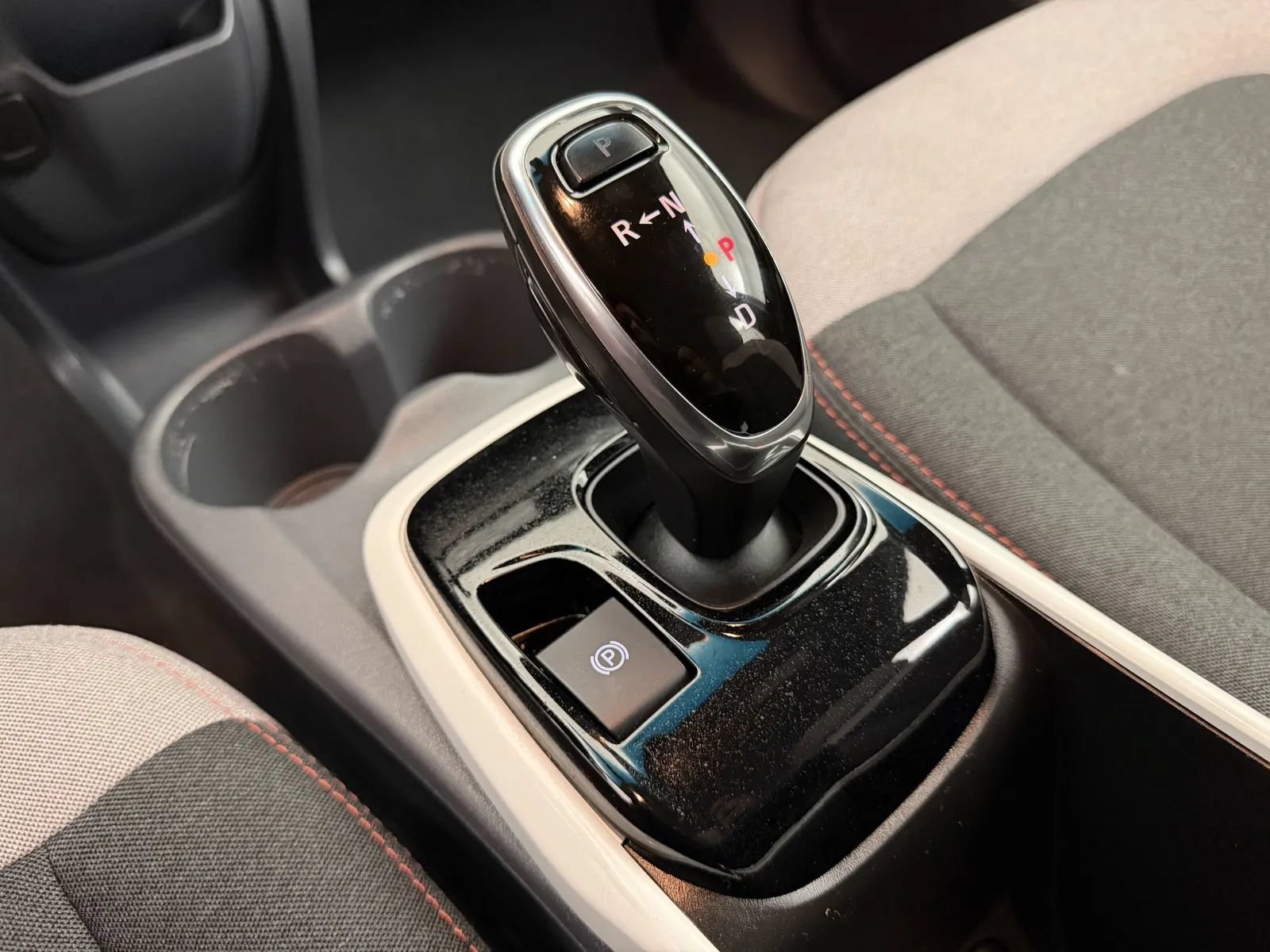 Used 2018 Chevrolet Bolt LT FWD image 15