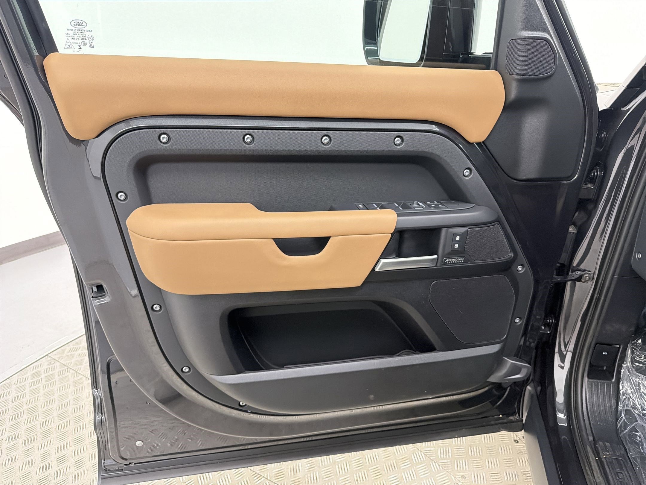 New 2026 Land Rover Defender 110 X-Dynamic SE image 19