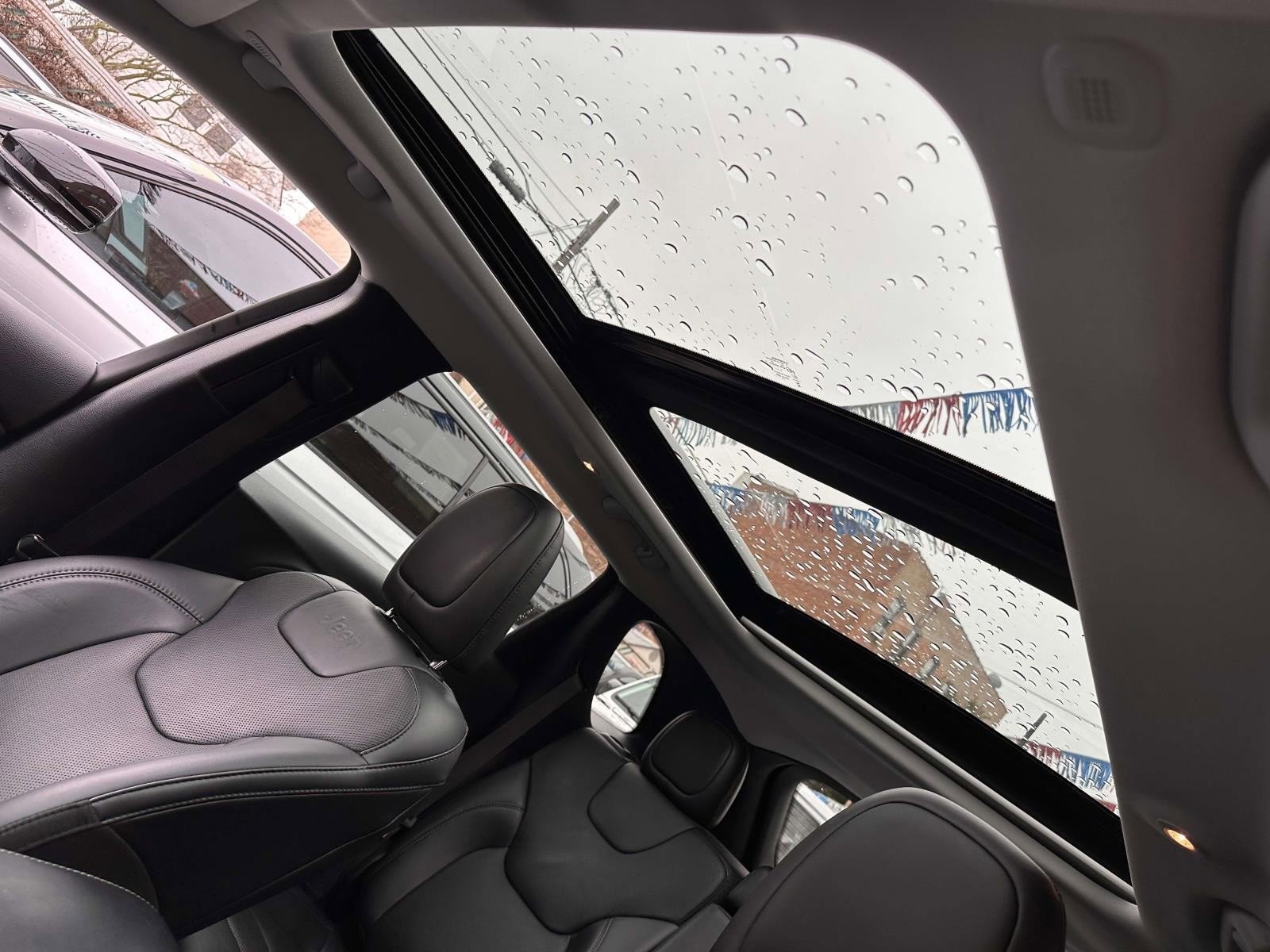 Used 2020 Jeep Cherokee Limited image 16