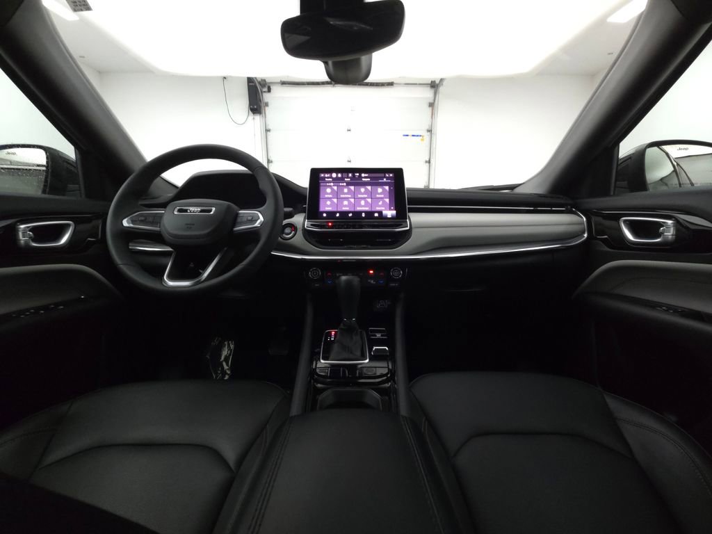 Used 2024 Jeep Compass Limited image 2