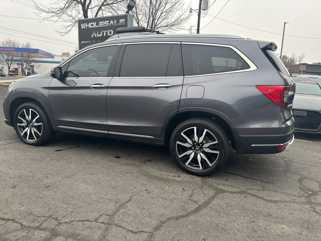Used 2019 Honda Pilot Touring image 3