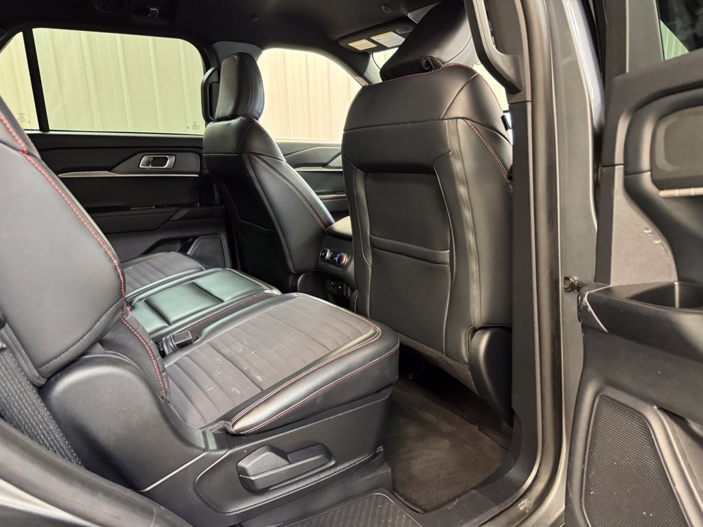 Used 2025 Ford Explorer ST-Line w/ ST-Line Street Pack AWD/4WD image 25