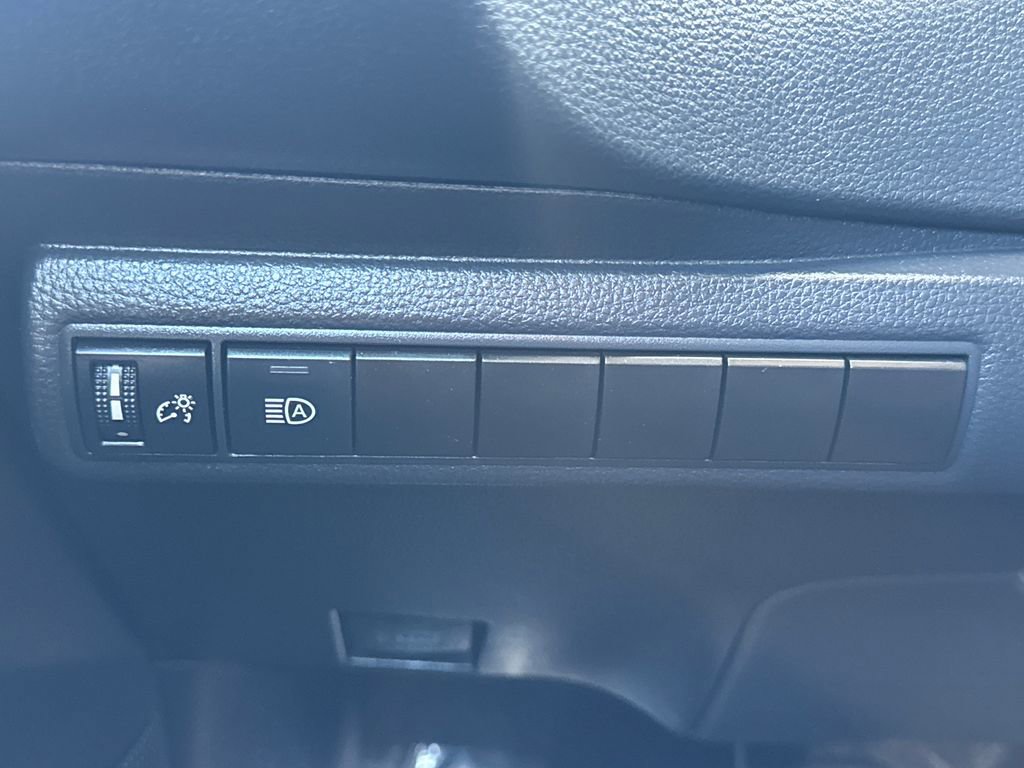 Used 2020 Toyota Corolla LE FWD image 30