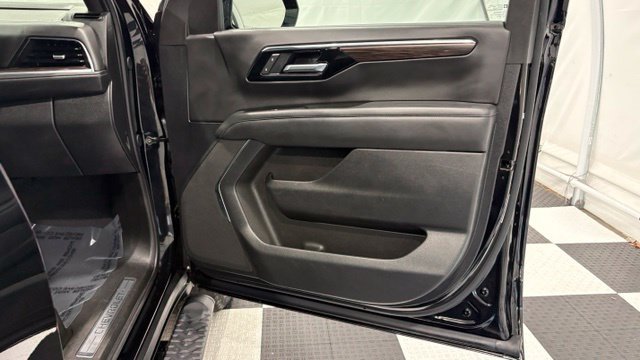 Used 2025 Chevrolet Suburban Z71 AWD/4WD image 26