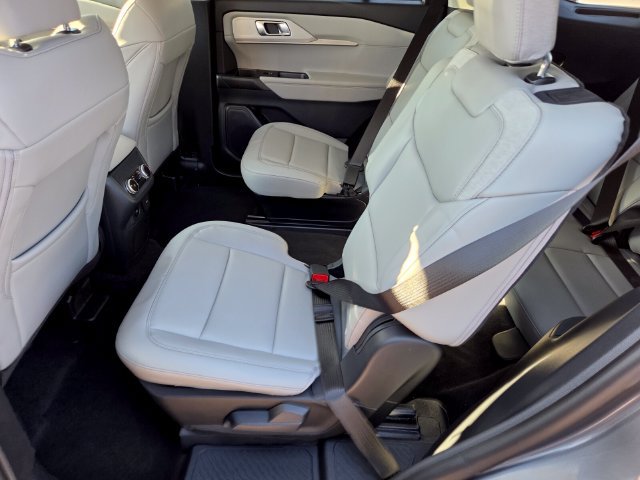 New 2026 Ford Explorer Active w/ Active Comfort Package AWD/4WD image 8