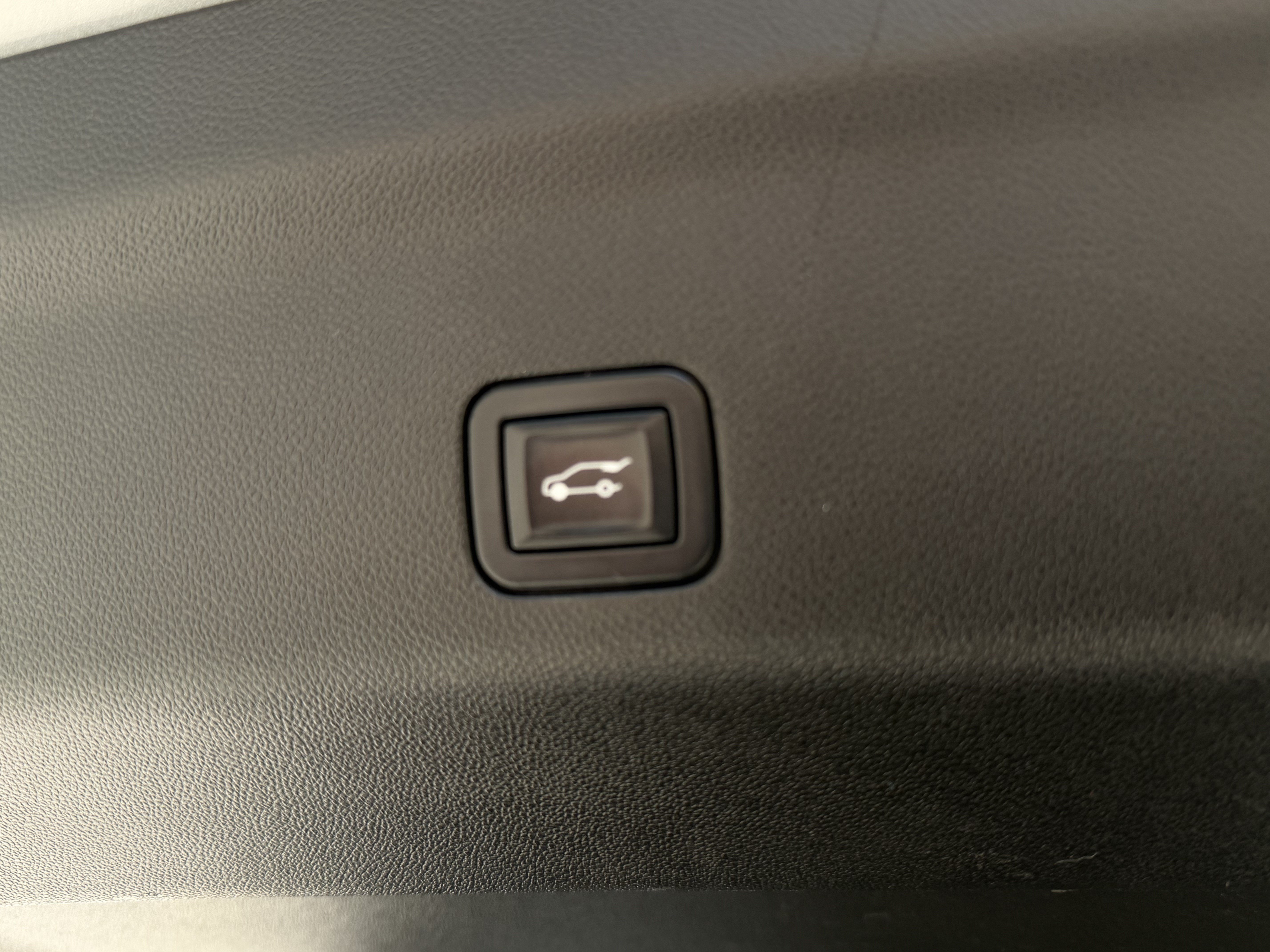 Used 2023 GMC Yukon Denali RWD image 10