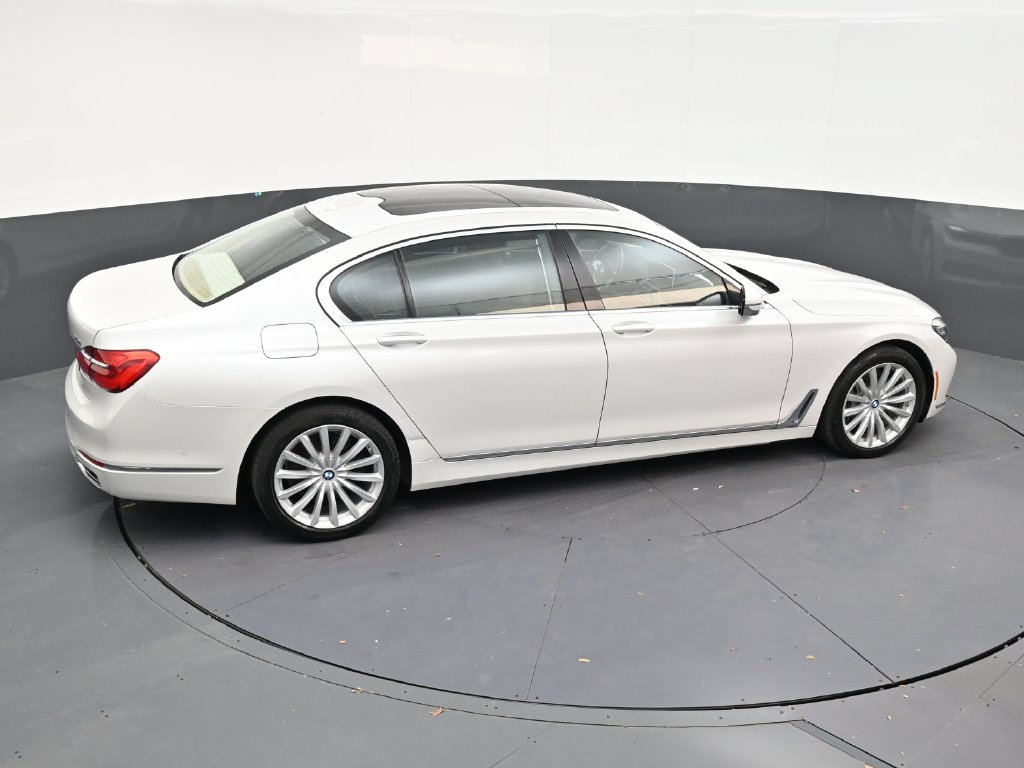 Used 2019 BMW 740i w/ Executive Package RWD image 14