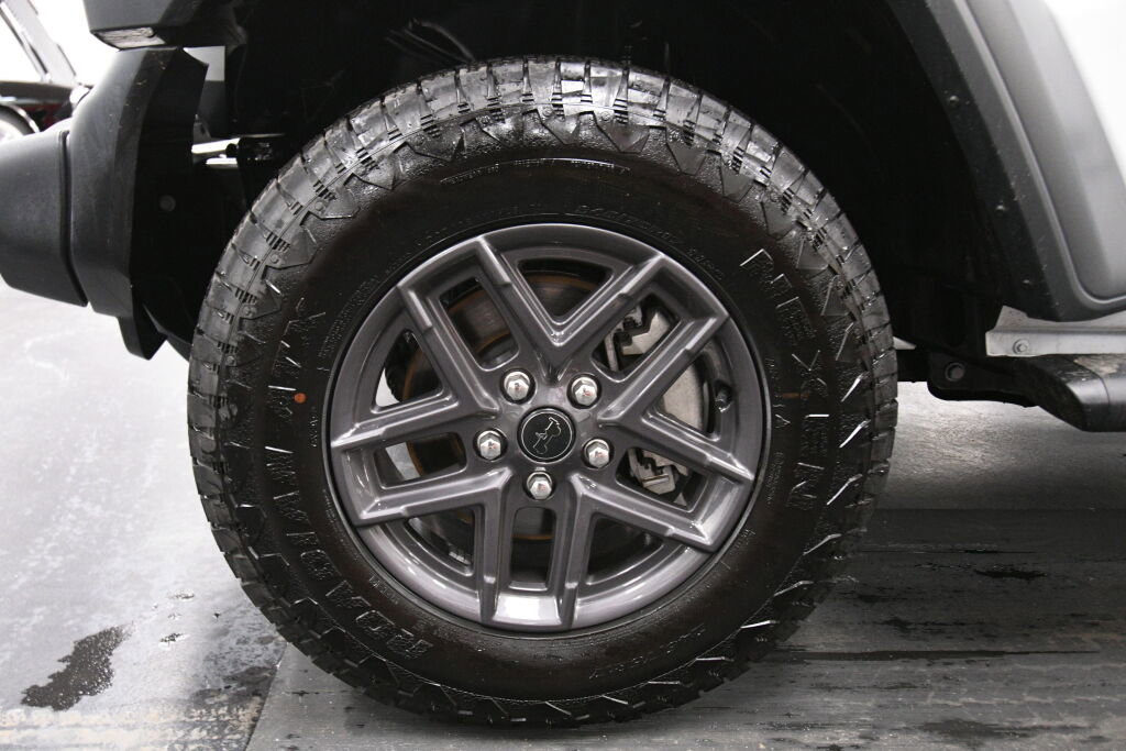 Used 2025 Jeep Wrangler Sport S image 31