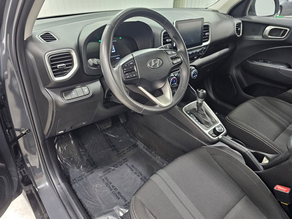 Used 2025 Hyundai Venue SEL FWD image 27