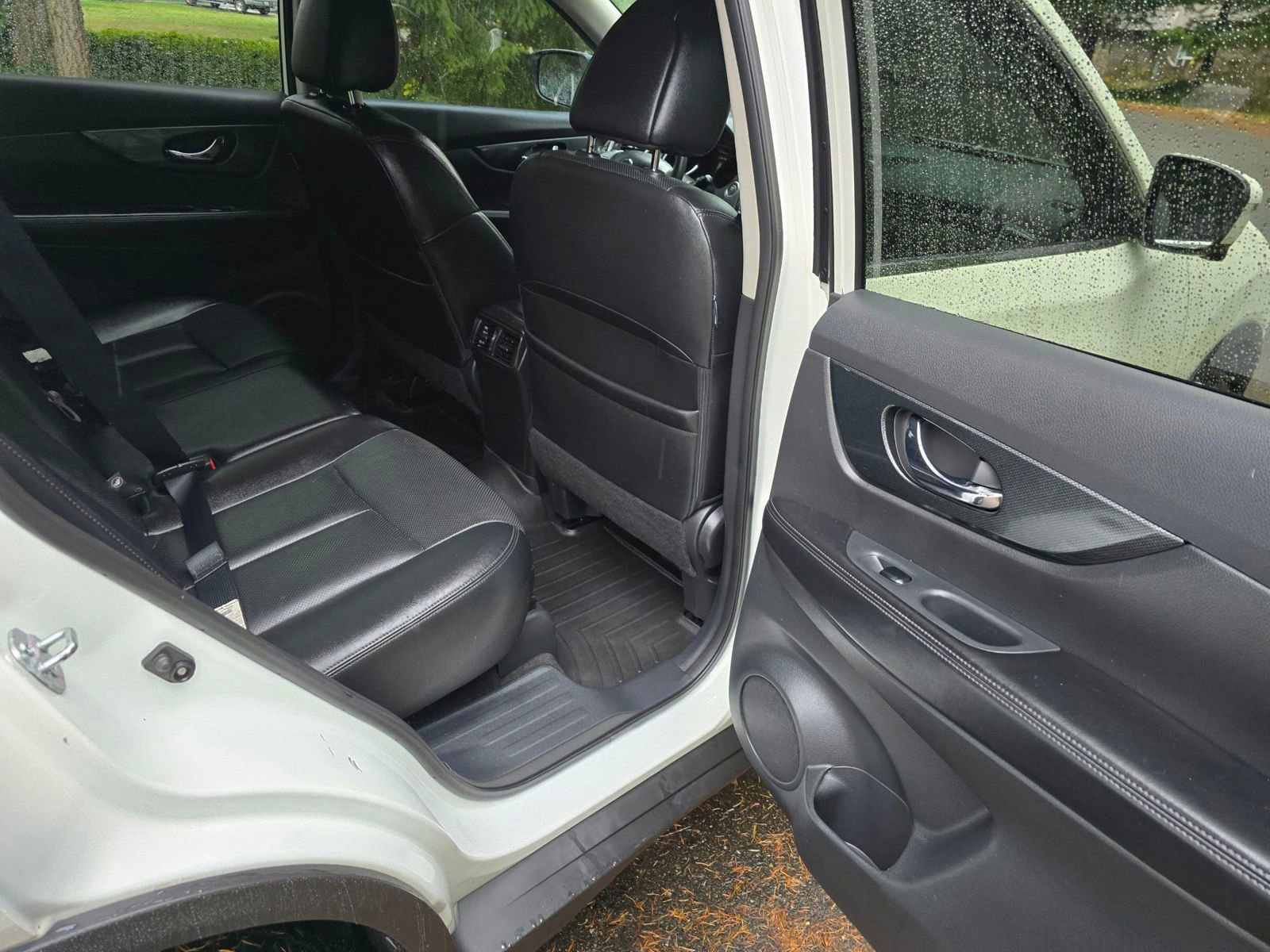 Used 2016 Nissan Rogue SL w/ SL Premium Package image 13