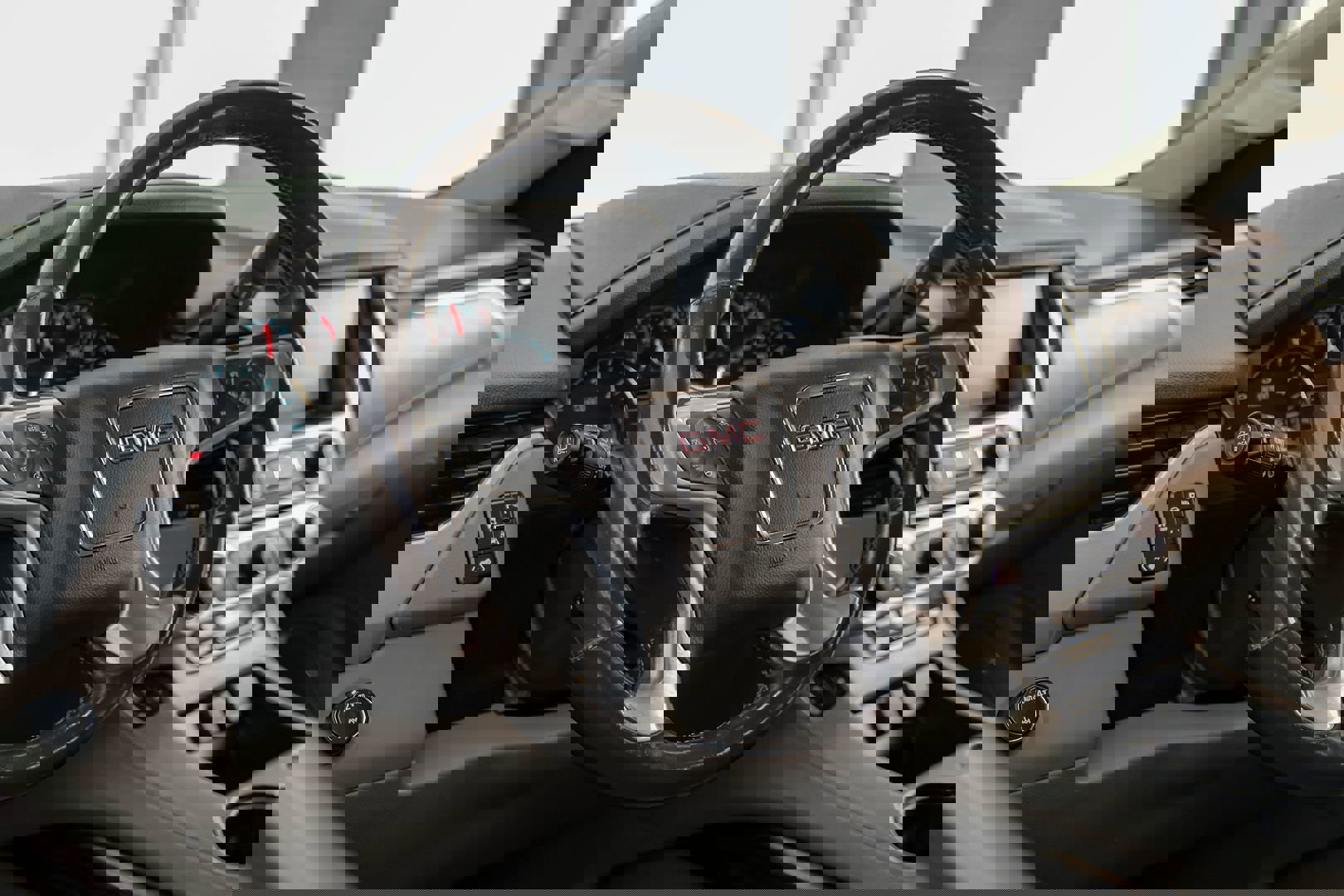 Used 2018 GMC Yukon SLT w/ Open Road Package image 14