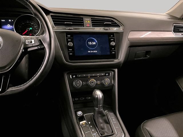 Used 2018 Volkswagen Tiguan SEL FWD image 6