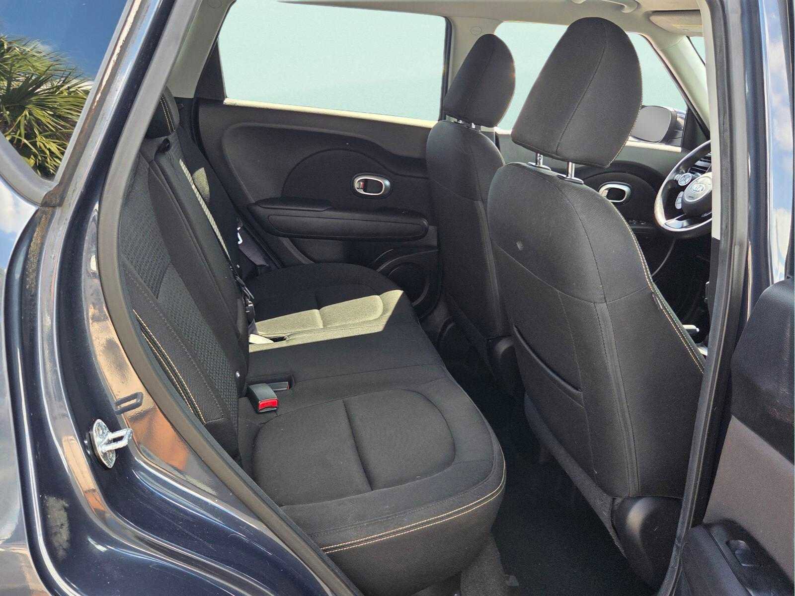 Used 2016 Kia Soul + FWD image 17
