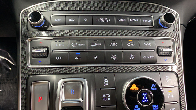 Used 2021 Hyundai Santa Fe Limited w/ Cargo Package AWD/4WD image 18