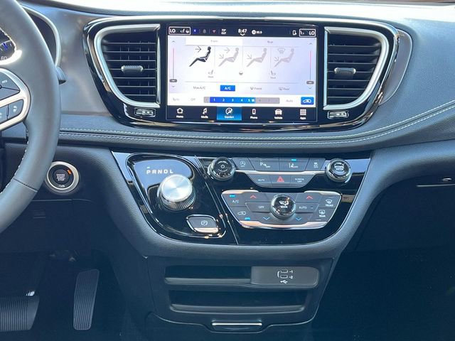 New 2026 Chrysler Pacifica Select image 15