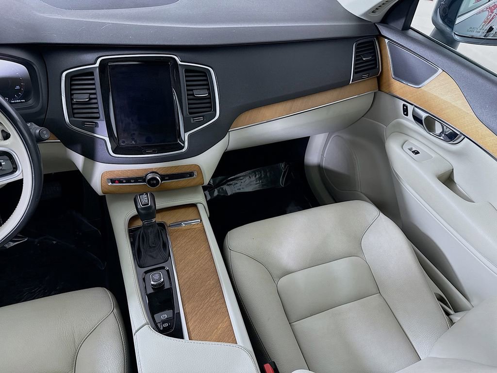 Used 2022 Volvo XC90 T6 Momentum w/ Climate Package image 27