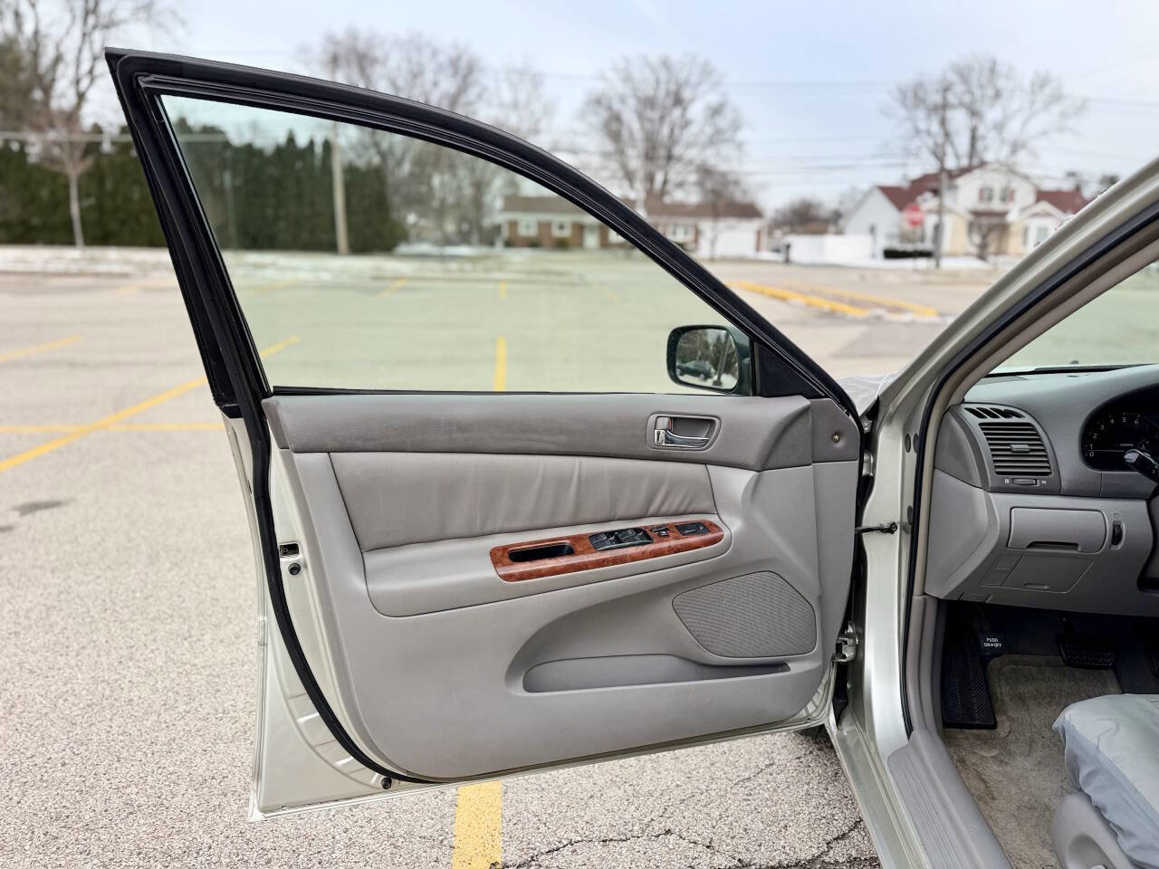 Used 2002 Toyota Camry XLE image 9