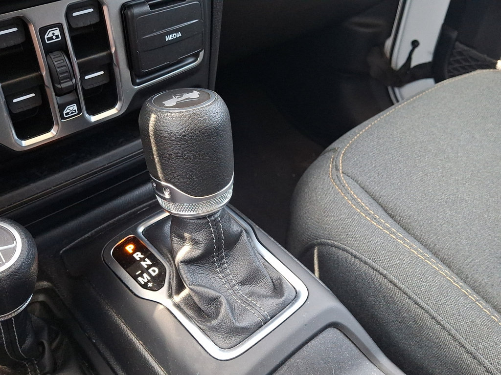 Used 2025 Jeep Wrangler Unlimited Sahara AWD/4WD image 30