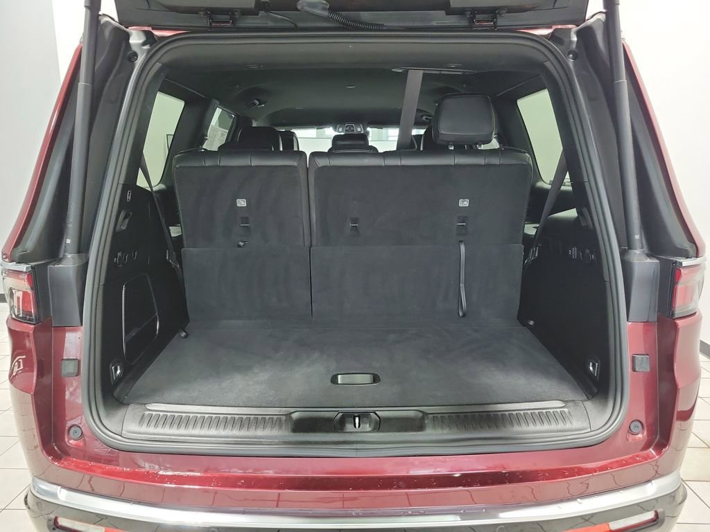 Used 2023 Jeep Wagoneer 4WD image 21