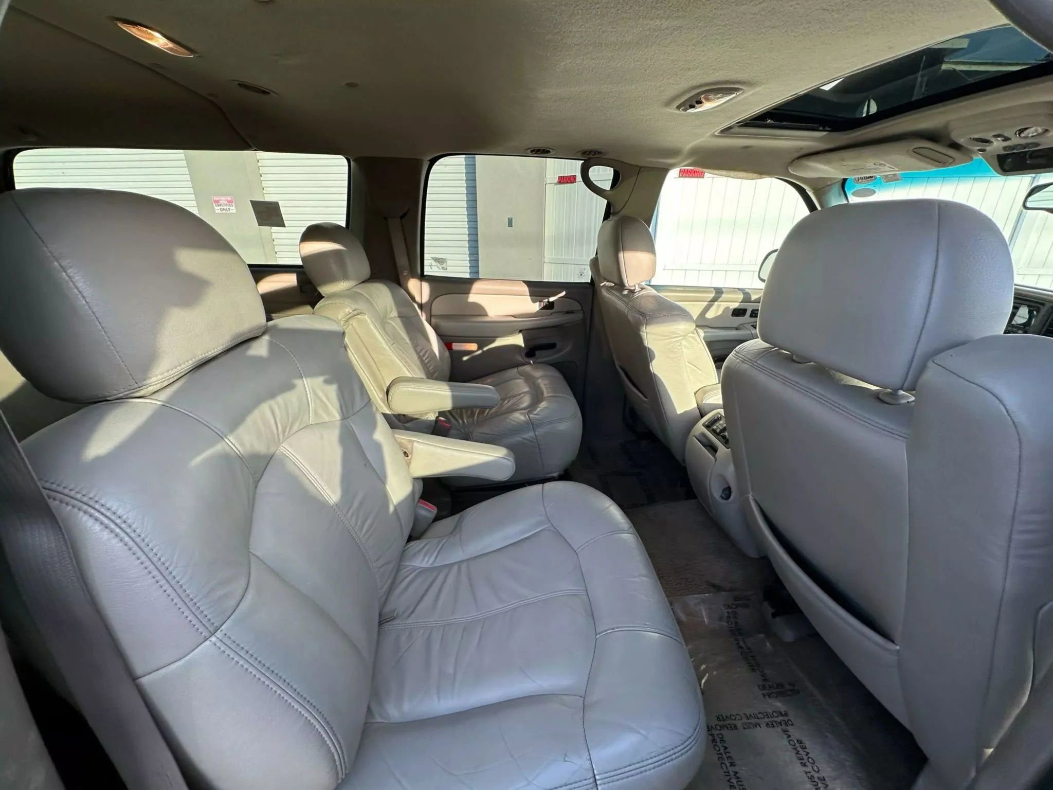 Used 2002 Chevrolet Suburban LT image 11