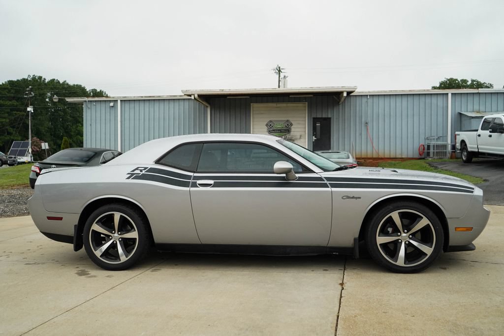 Used 2014 Dodge Challenger R/T RWD image 3